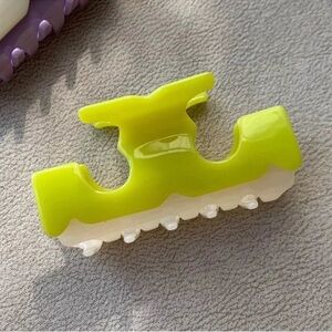 Tory Burch Serif T Neon Yellow Hair Clip NEW $78